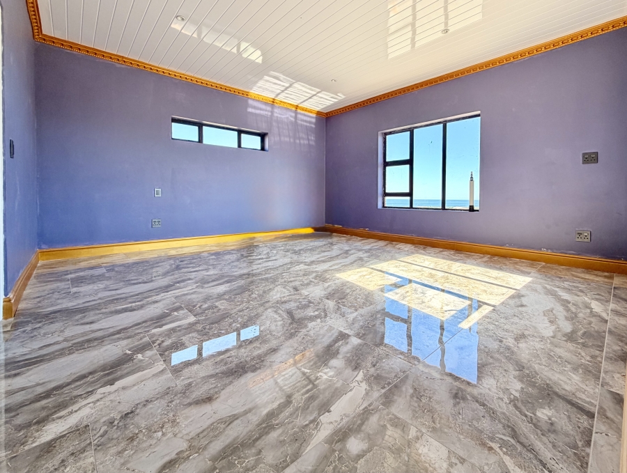 5 Bedroom Property for Sale in Hawston Western Cape